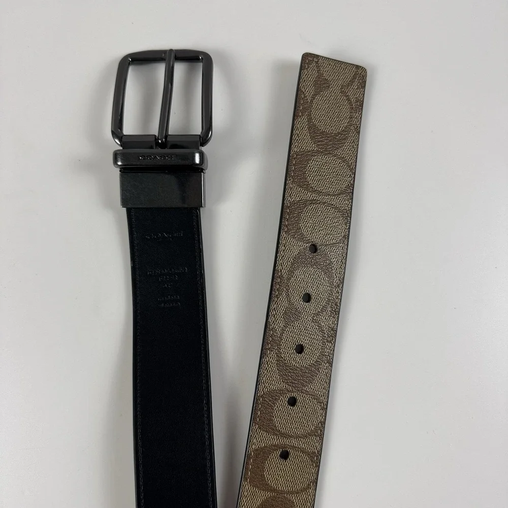 COACH Reversible SIGNATURE Embossed Leather Dress Belt HARNESS Black Beige 42